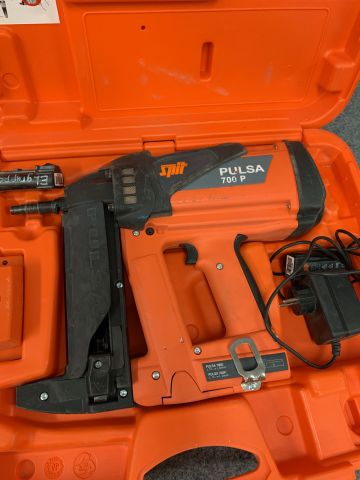 716216-2 Gas-powered bolt gun Spit Pulsa 700P