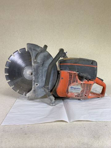 747194-1 Husqvarna X-Torq Cutting Machine