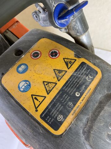 747194-7 Husqvarna X-Torq Cutting Machine