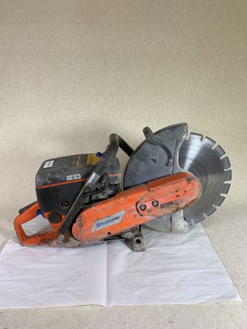 747194-9 Husqvarna X-Torq Cutting Machine