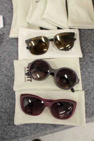 759935-7 Bows & Sunglasses