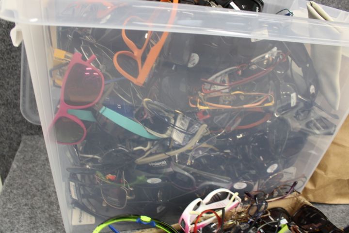 759935-14 Bows & Sunglasses