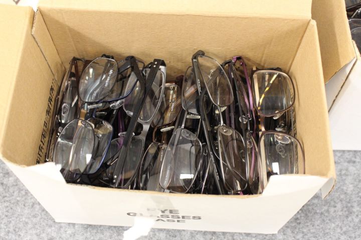 759935-16 Bows & Sunglasses