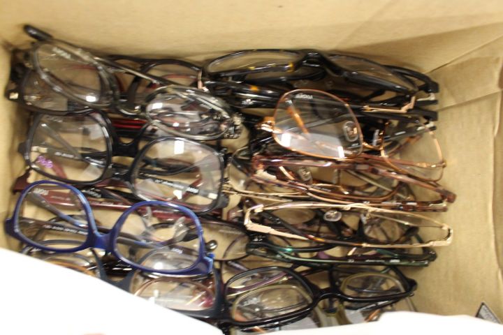 759935-33 Bows & Sunglasses