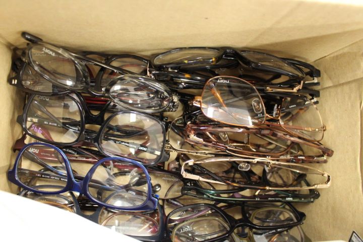 759935-34 Bows & Sunglasses