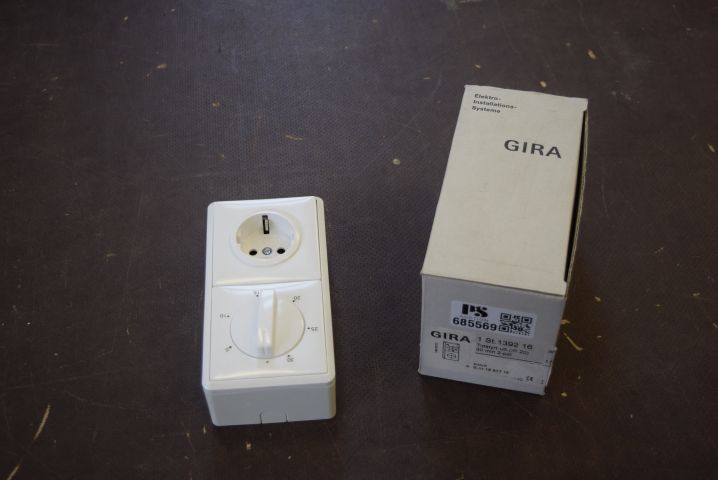 685569-1 Timed socket Gira 1392 16