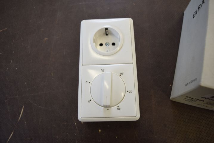 685569-3 Timed socket Gira 1392 16