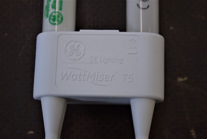 685587-4 Lamps 4pcs GE WattMiser F28W2D / 827