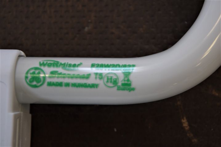 685587-5 Lamps 4pcs GE WattMiser F28W2D / 827