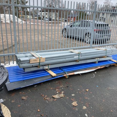 759884-1 Roof plate and click studs etc