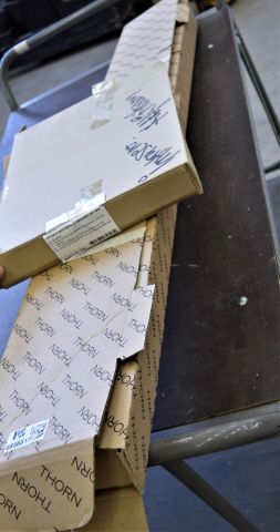 685681-2 Whiteboard luminaire + wall bracket Thorn Optus IV Whiteboard 1x28W HFD WHI RAS