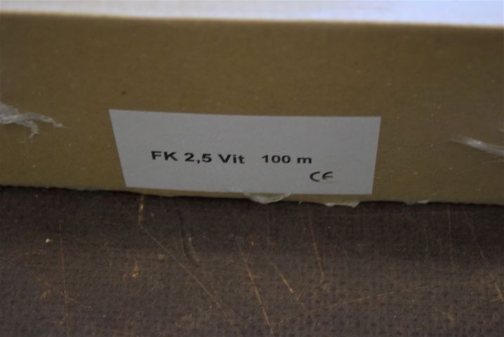 685692-2 Connection cable and installation cable