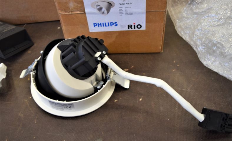 685717-8 Lysarmaturer 3st Elgross'n Flexible Midi Vit C70E