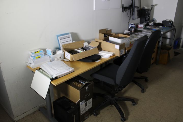 746265-1 Workplaces with spare parts, tools and electronics - Mobile & computer