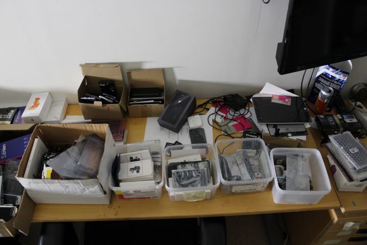 746265-2 Workplaces with spare parts, tools and electronics - Mobile & computer