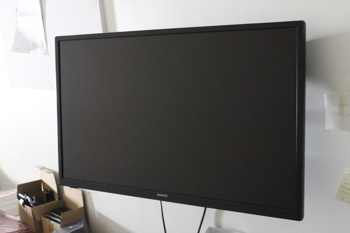 746265-4 Workplaces with spare parts, tools and electronics - Mobile & computer