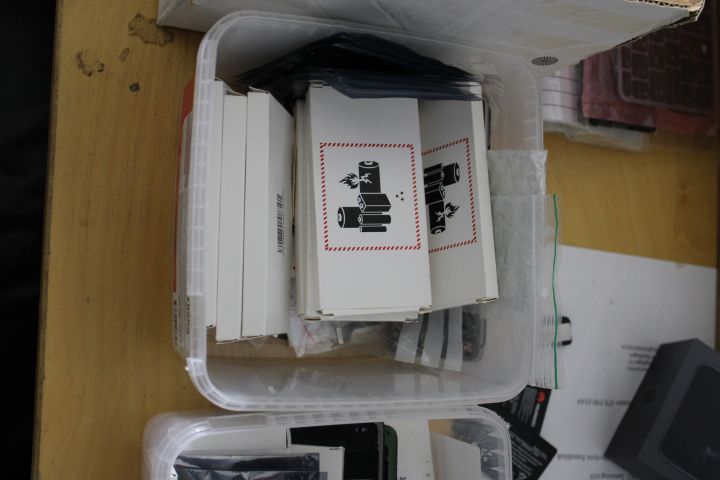 746265-9 Workplaces with spare parts, tools and electronics - Mobile & computer