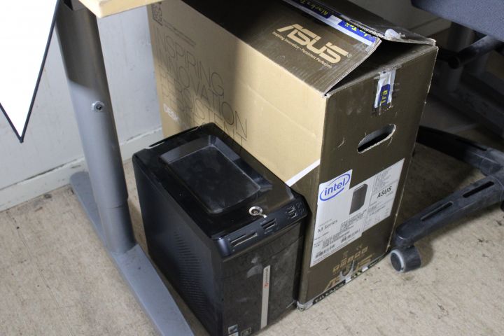 746265-16 Workplaces with spare parts, tools and electronics - Mobile & computer