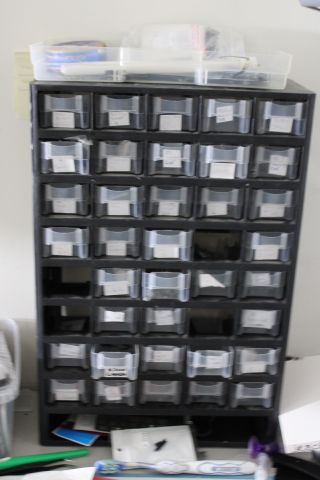 746265-22 Workplaces with spare parts, tools and electronics - Mobile & computer