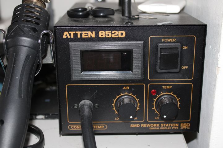 746265-26 Workplaces with spare parts, tools and electronics - Mobile & computer