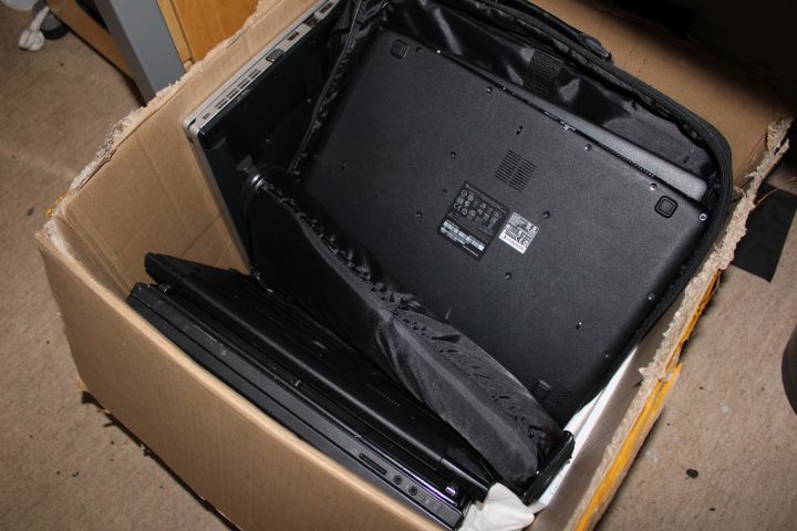 746265-30 Workplaces with spare parts, tools and electronics - Mobile & computer