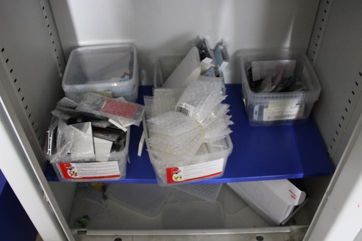 746265-33 Workplaces with spare parts, tools and electronics - Mobile & computer