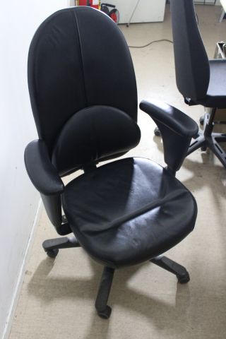 746265-34 Workplaces with spare parts, tools and electronics - Mobile & computer