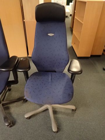 752845-2 2 office chairs Kinnarps
