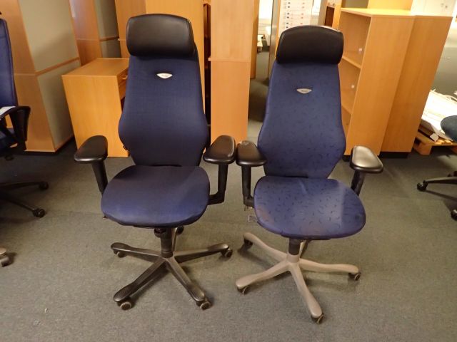 752845-1 2 office chairs Kinnarps