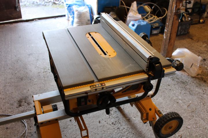 719473-7 Table saw, DeWalt DWE745 with stand