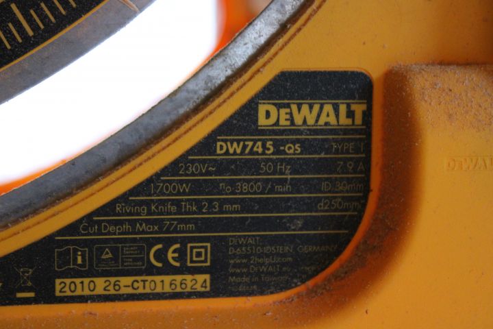 719473-9 Table saw, DeWalt DWE745 with stand