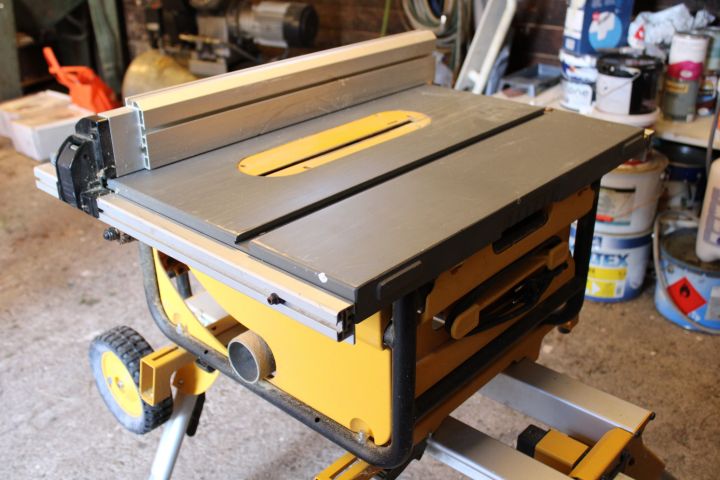 719473-11 Table saw, DeWalt DWE745 with stand