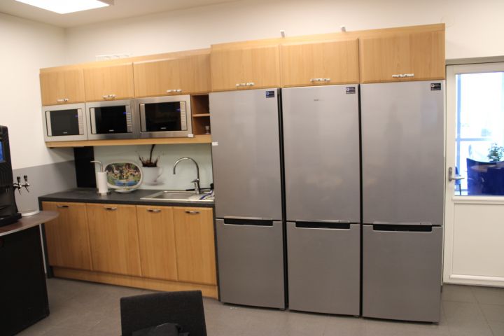 764408-1 Complete kitchen, 2 dishwashers, 3 micro, 3 refrigerators 60x210x90 cm