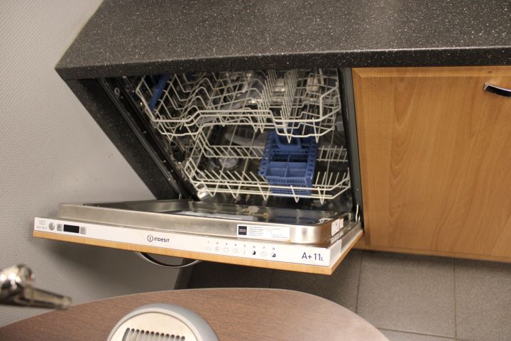 764408-4 Complete kitchen, 2 dishwashers, 3 micro, 3 refrigerators 60x210x90 cm