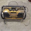 764445-2 Construction radio DeWalt DW911