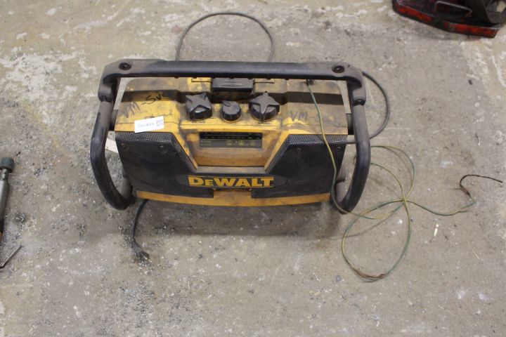 764445-2 Construction radio DeWalt DW911