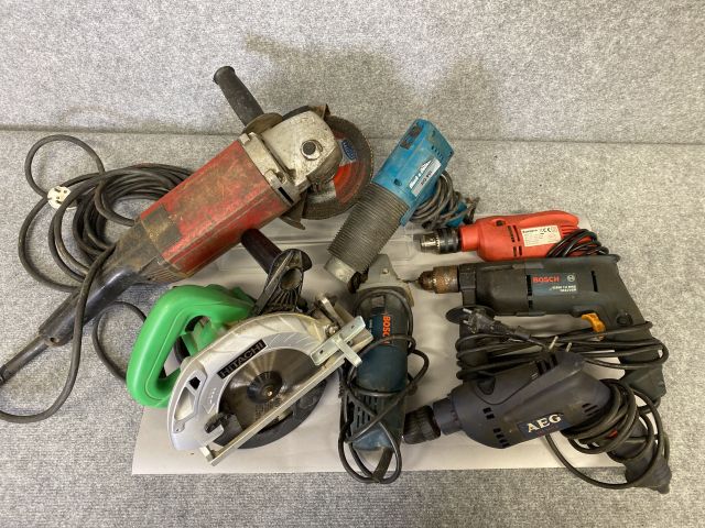 745536-1 Collection of power tools