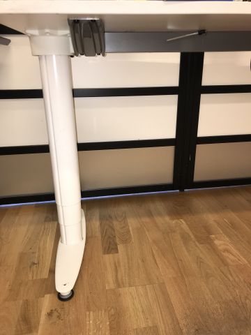 765741-2 Desk with Kinnarps chair