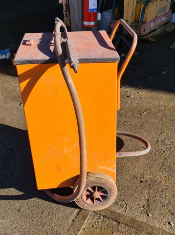 762704-2 KEW Water and sandblasting