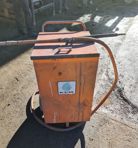 762704-3 KEW Water and sandblasting