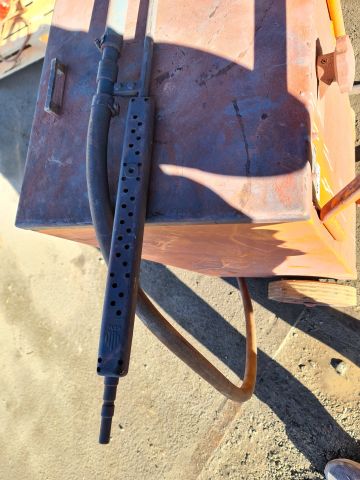 762704-8 KEW Water and sandblasting