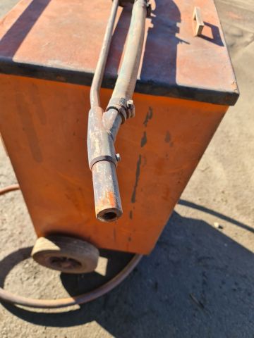 762704-9 KEW Water and sandblasting