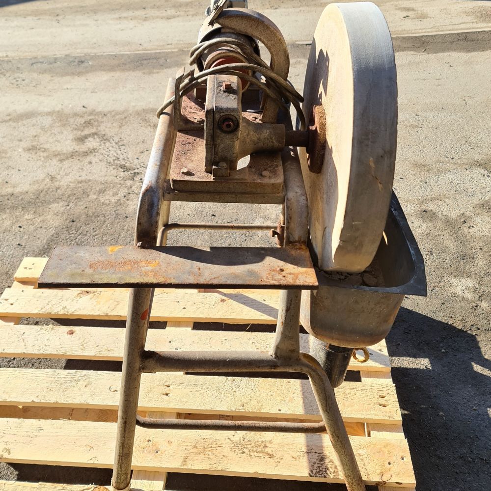 Electric grindstone with emery board Mez Mohelnice model 2AP71-4
