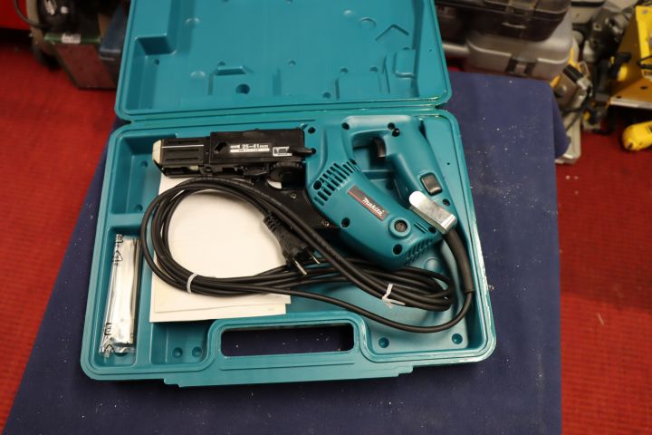 659035-1 Makita 6833 screwdriver