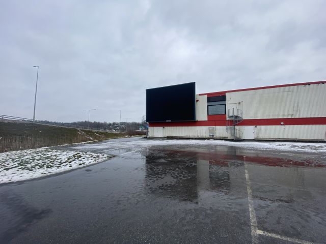 766463-5 Digital advertising screen 64 m2