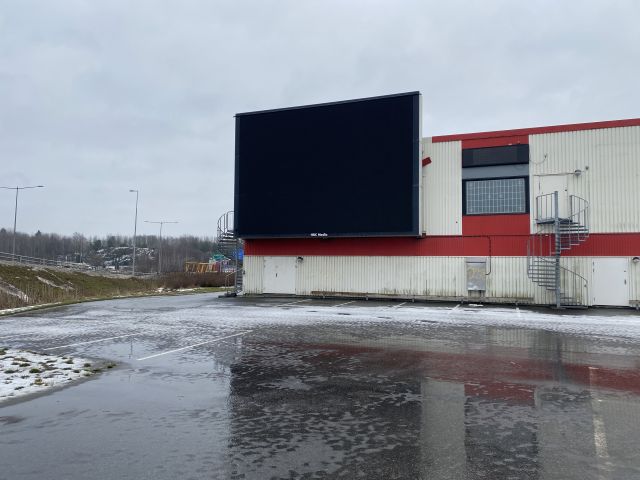 766463-4 Digital advertising screen 64 m2