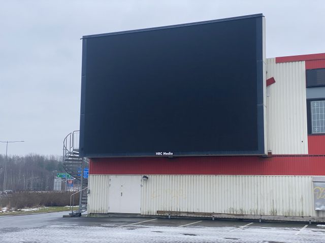 766463-6 Digital advertising screen 64 m2