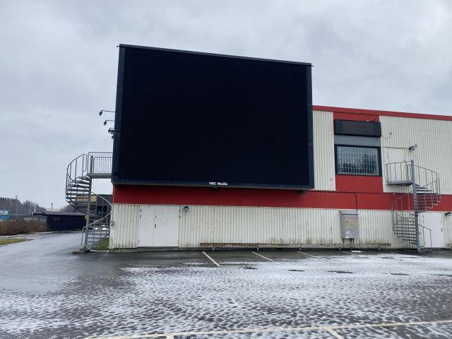 766463-7 Digital advertising screen 64 m2