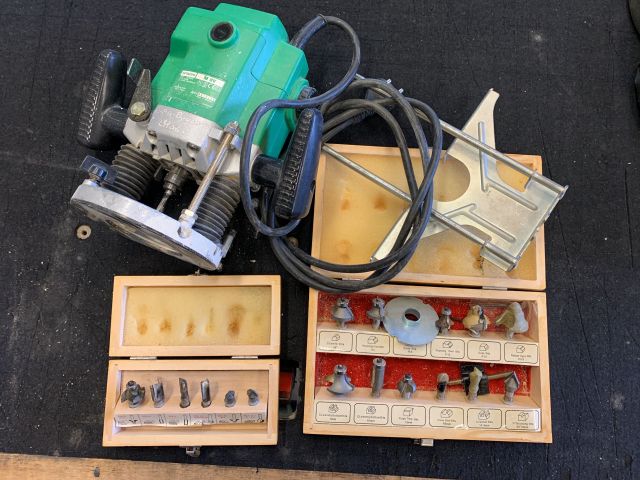 760458-1 Hand router Hitachi M 8V with accessories