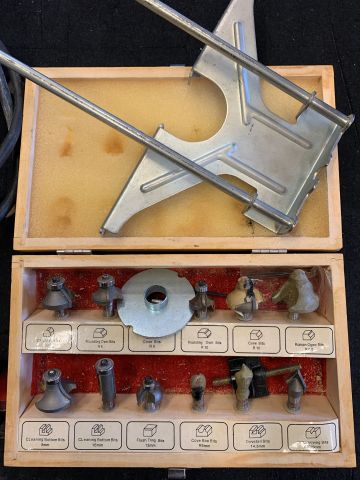 760458-5 Hand router Hitachi M 8V with accessories